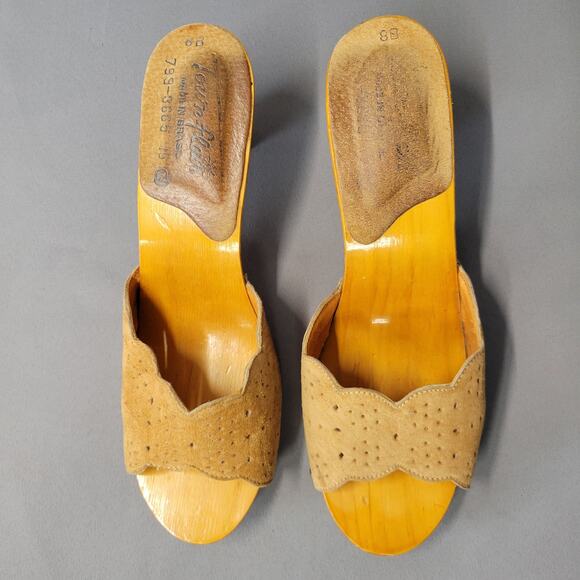 Vintage 70s Town Flair Wooden Sandals Heels Eyelet Womens 8B Tan Suede Shoes - Picture 1 of 15